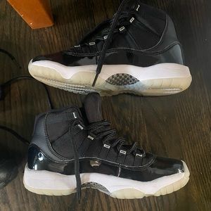 Black Jordan’s… sorry size 5.5